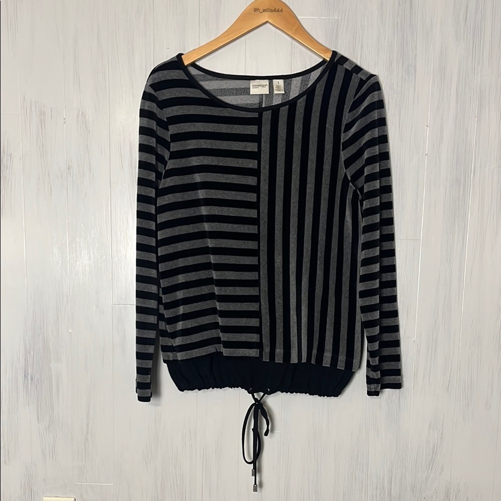 Chico’s Women’s Zenergy Velour Stripe Top Black Gray Chico's Size 1 (Medium)‎